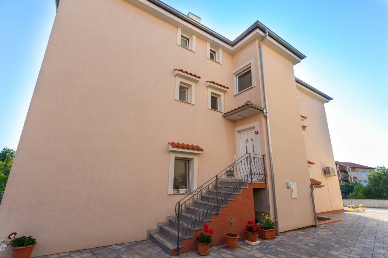 Apartments Jadranka Malinska Buitenkant foto